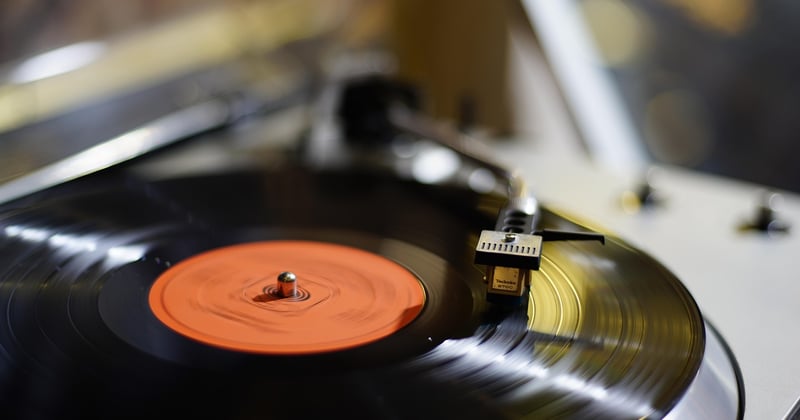 Schallplatten Wandhalterung: Die besten Modelle für deine Vinyl-Sammlung